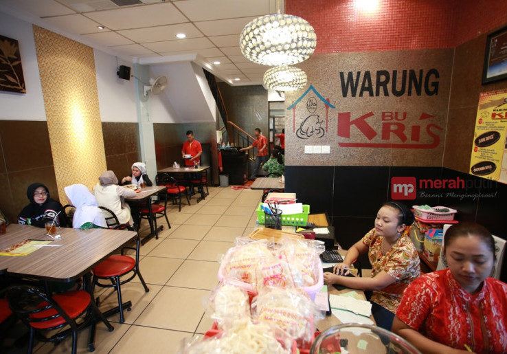 Ramainya Pencinta Kuliner Nusantara di Warung Bu Kris