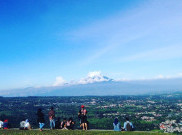 Sedikit Ekstrem dengan Paralayang di Bukit Gantole Bogor