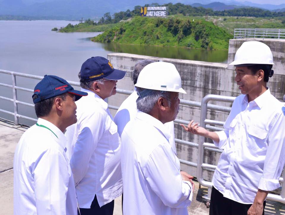 Jokowi di Bendungan Jatigede