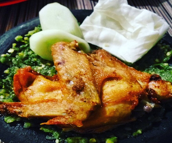 Warung Bu Kris Spesialis Penyet di Tangerang