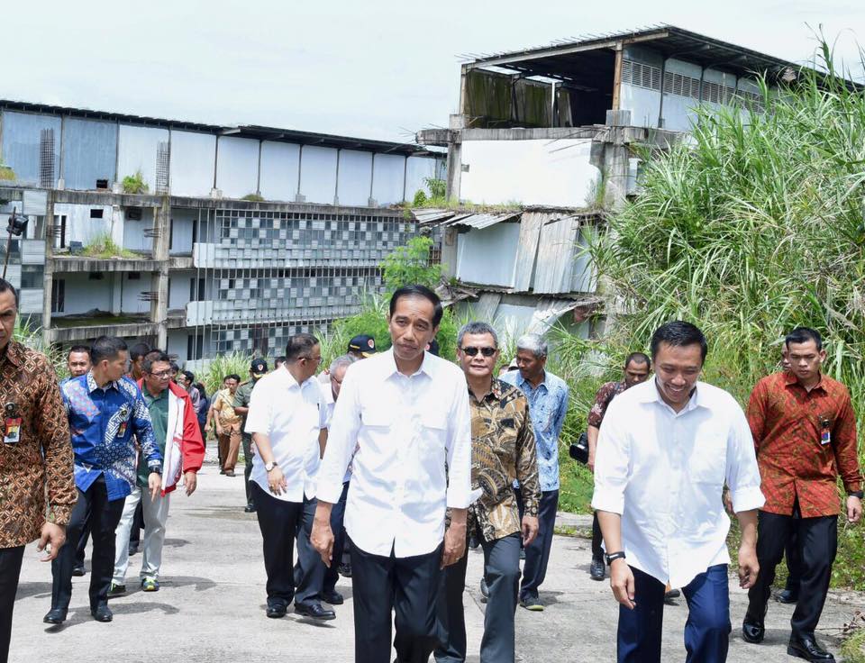 Jokowi di Proyek Sarang Koruptor, Hambalang