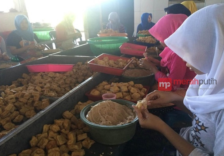Kuli Bangunan Sukses Berbisnis Tahu Tuna Khas Pacitan