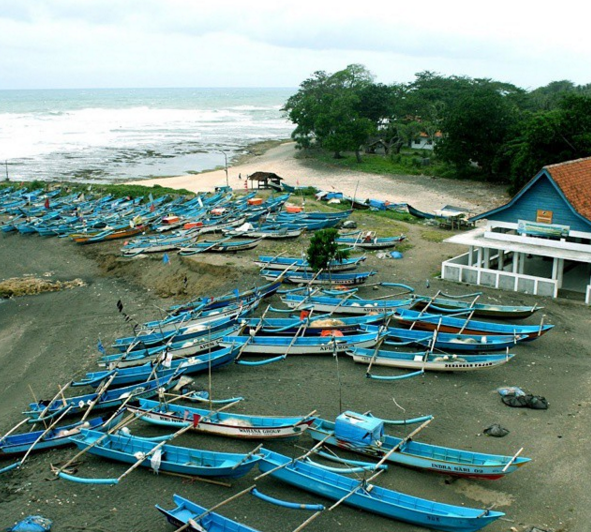 Yuk Liburan Santai Sambil Makan Seafood di Pantai Pamayangsari