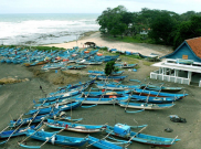 Yuk Liburan Santai Sambil Makan Seafood di Pantai Pamayangsari