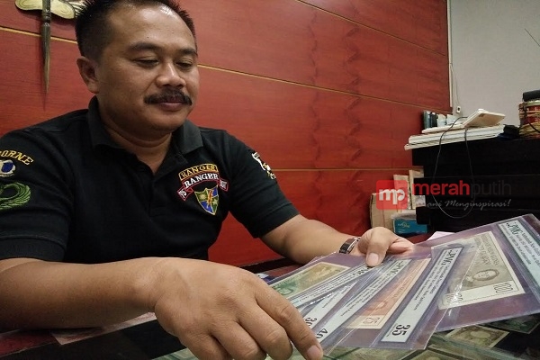 Demi Uang Kertas Kuno, Henry Berburu Hingga Luar Negeri