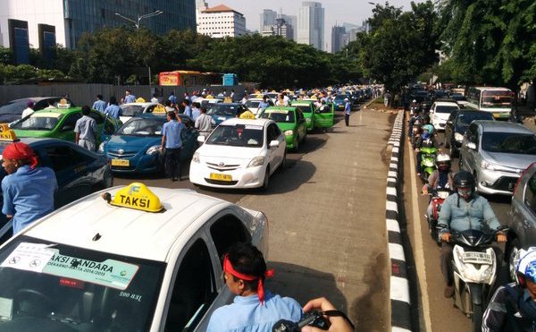 Dishub dan Polisi Razia Taksi Ilegal