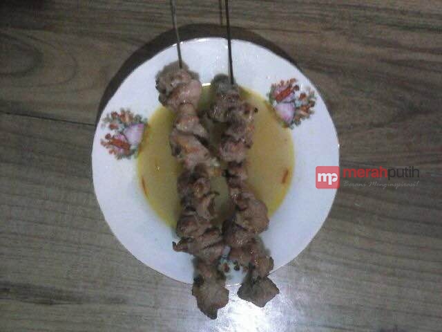 Uniknya Sate Klatak Pak Pong Pakai Tusuk Jeruji Besi 