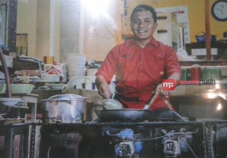 Berawal dari Pelayan, Kini Pak Pong Sukses Punya Dua Warung