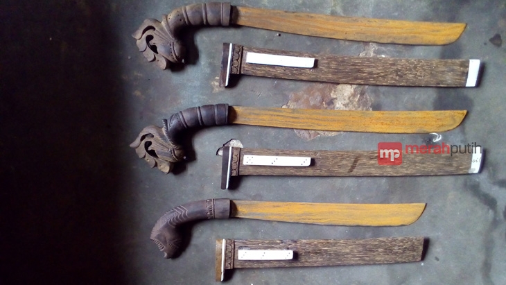 Pembuatan Golok Ciomas Harus Seizin Makhluk Ghoib 