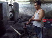 Aneh, Hanya Keturunan Ki Buyut Cengkuk yang Bisa Membuat Golok Ciomas