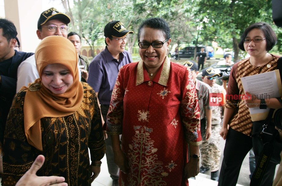 Kunjungi Keluarga Yn, Menteri Yohana: Pelaku Akan Dihukum Seberat-Beratnya