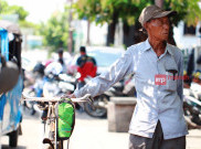 Kisah Pak Sartadi, Tukang Ojek Sepeda di Stasiun Kota