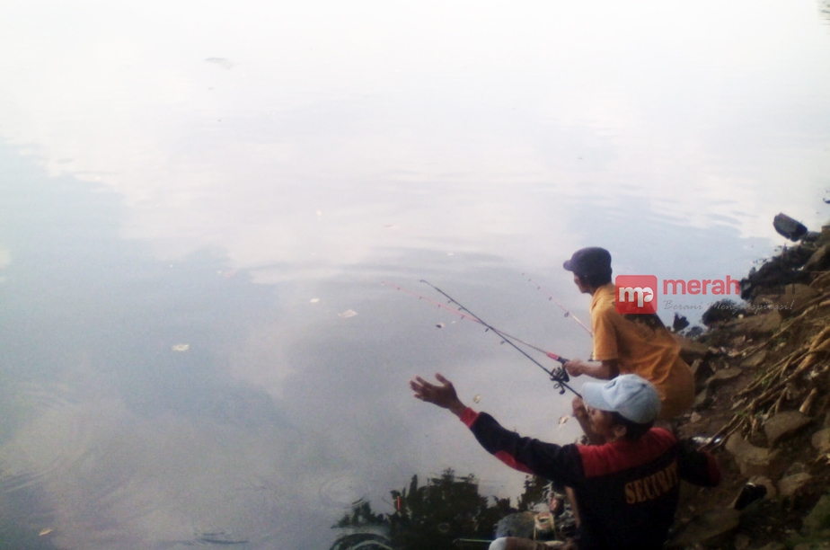 Yuk Mancing Gratis di Setu Babakan, Ikannya Banyak!