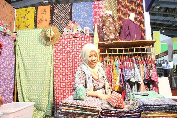 Kegigihan Sri Sugihastuti Merawat Batik