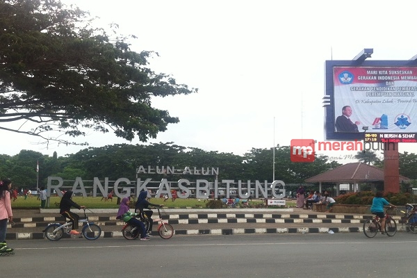Ramainya Sore Hari  di Alun-Alun Kota Rangkasbitung 