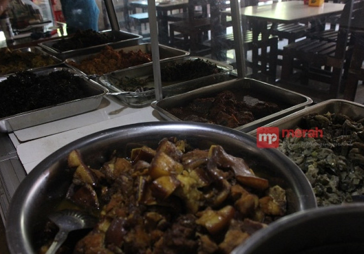  Resto Manado Andy Watung, Mampu Jual 450 Kilogram Daging