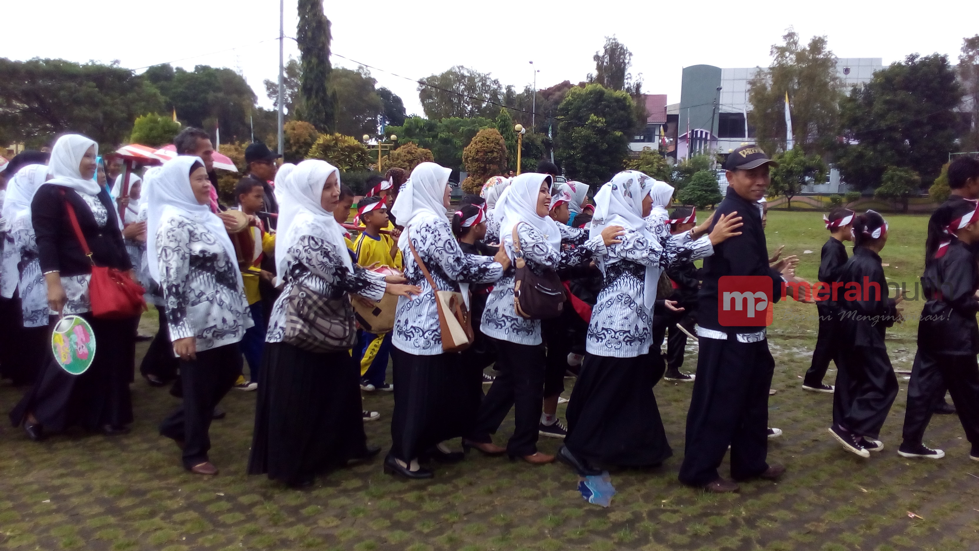 Belajar Mengubah Situasi Jadi Riang dari Seniman Pandeglang