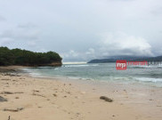 Ini Pantai Pasir Putih Milik Pacitan Yang Wajib Ada di Daftar Travelling Anda