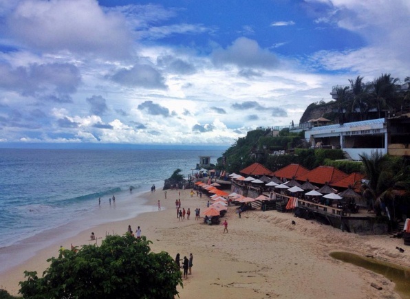 Pantai Dreamland, Surganya Para Peselancar di Bali
