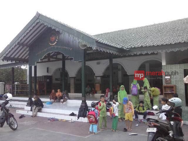 Yuk, Wisata Religi ke Masjid Pathok Negoro Ad Darojat Babadan