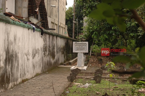 Wisata Religi ke Makam Nyai Achmad Dahlan