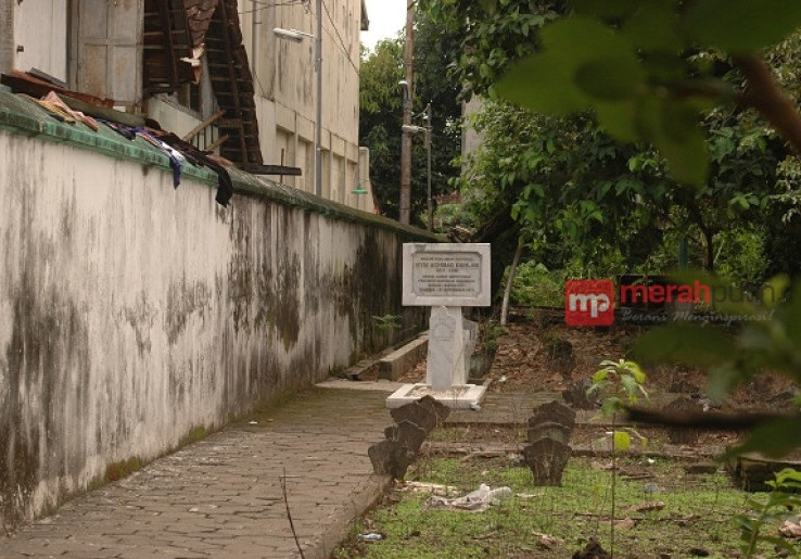 Wisata Religi ke Makam Nyai Achmad Dahlan
