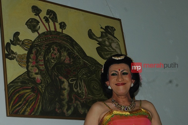 Didik Nini Thowok  Penari  Tradisional Bernuansa Mistik
