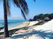 Selain Bali, Pantai Nembrala Juga Surganya Peselancar di NTT