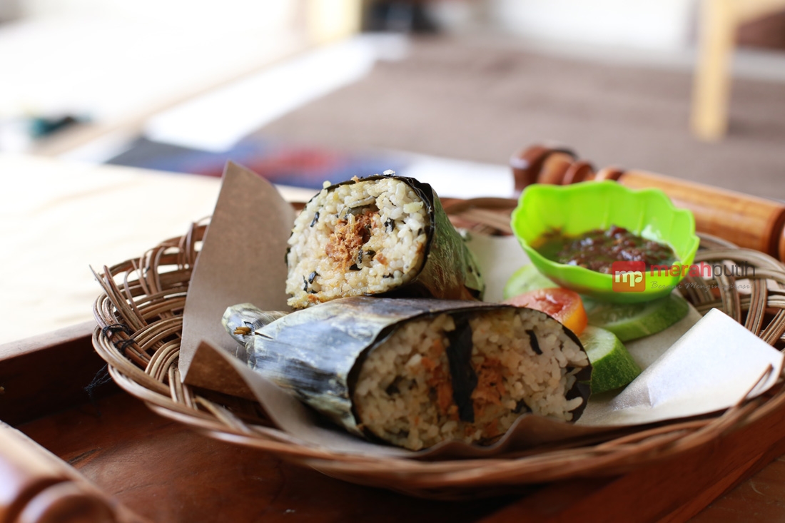 Nasi Bakar Tuna, Jadi Menu Favorit di Warung Nyender