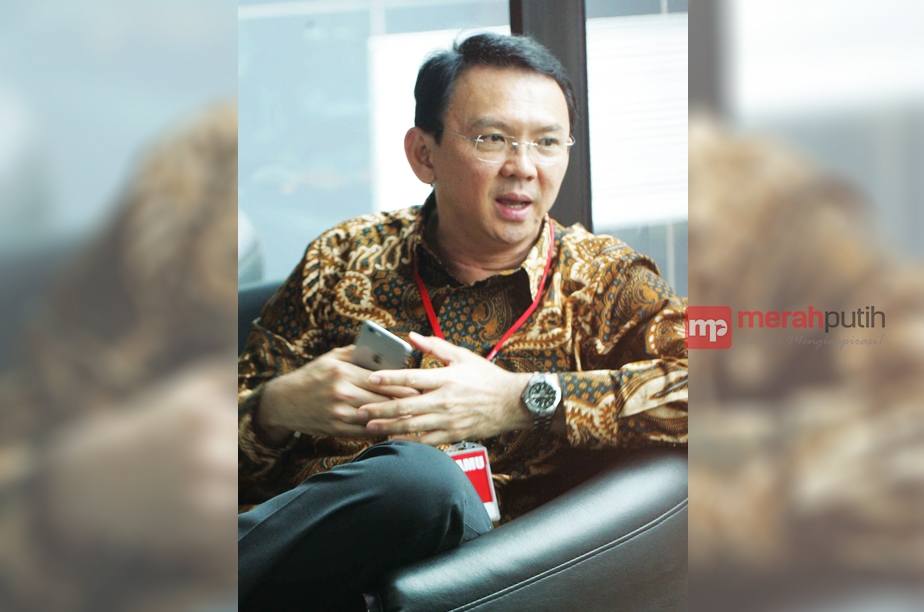 Ahok Jenguk Guru Bahasa Inggrisnya yang Sedang Sakit