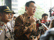 Ahok: Gara-Gara Lo Media, Bu Risma Jadi Baper!