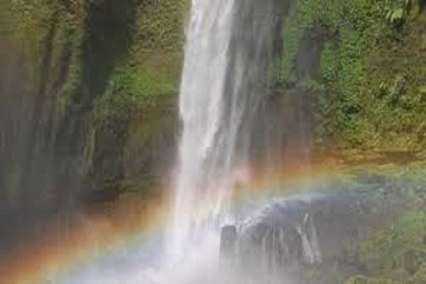 Menatap Pelangi Dari Derasnya Debit Air Terjun Telun Berasap
