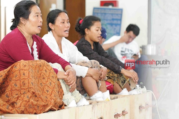 Sembilan Kartini dalam Aksi Semen Kaki di LBH Jakarta
