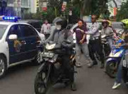 Pria yang Digebuki Petugas Dishub Ternyata Sopir Uber