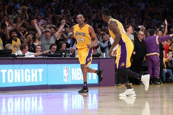 Kobe Bryant, Berikan Kado Manis Laga Terakhir dengan Cetak 60 Poin