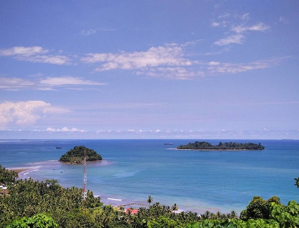 Batu Malin Kundang Jadi Daya Tarik di Pantai Air Manis