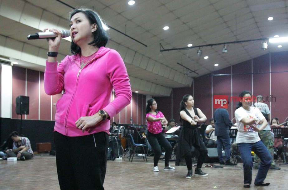 Musik Keroncong Cermin Keanggunan Wanita