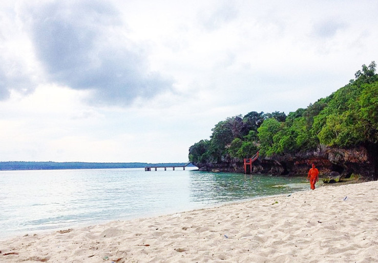 Pesona Pasir Putih Nan Indah Pantai Nirwana Bau Bau