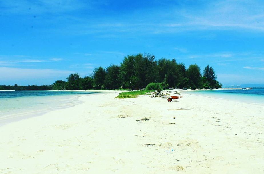 Panorama Alam Nan Indah Pulau Dodola Maluku Utara