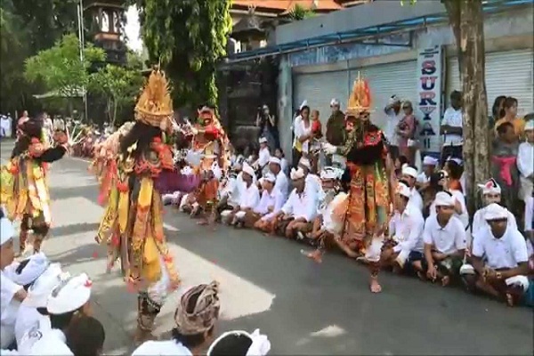 Kemeriahan Peringatan Hari Bumi di Jimbaran Festival 2016