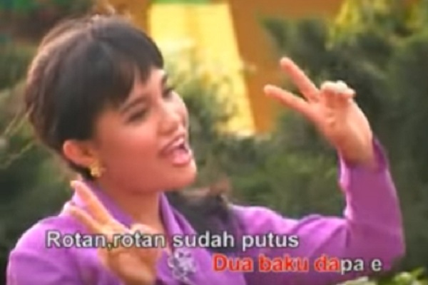 Tarik Tambang ala Maluku dalam Lagu Daerah Hela Rotan