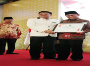 Milad PKS ke-18, B.J Habibie dan Buwas Waseso Dianugerahi Penghargaan 