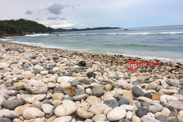 Pantai Pidakan, Pantai Cantik Berpasir Kerikil di Pacitan