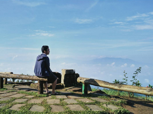 Mengintip Matahari Terbit di Bukit Moko, Bandung