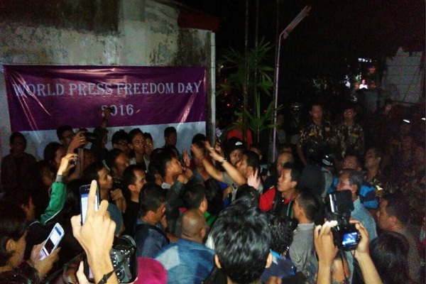 Polisi dan Ormas Bubarkan Pemutaran Film Pulau Buru Tanah Air Beta di Kantor AJI Jogja