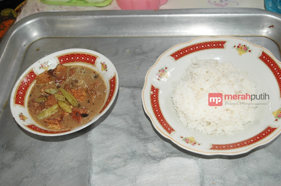 Nikmatnya Nasi Brongkos Khas Yogyakarta Warung Handayani 
