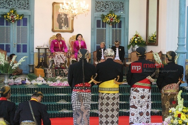 Dua Kubu Keraton Solo Gelar Jumenengan di Lokasi Berbeda
