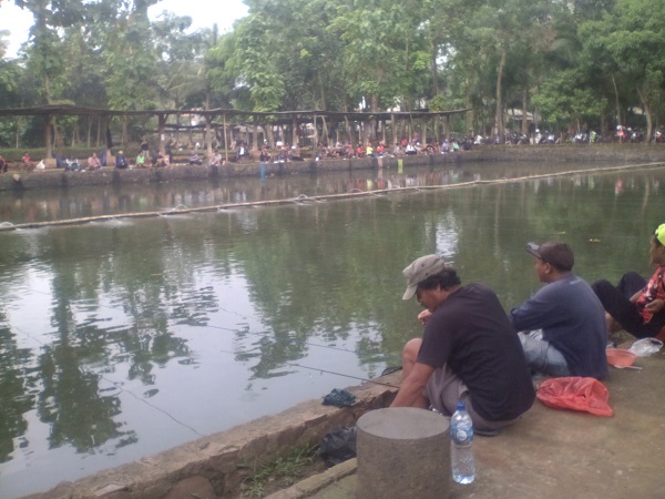 Liburan Murah di Pemancingan Kabeda Depok