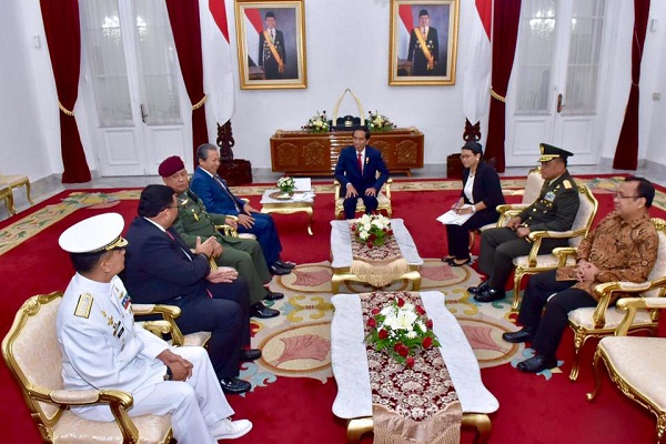 Jokowi Surati Duterte Terkait WNI yang Disandera Kelompok Bersenjata Filipina 