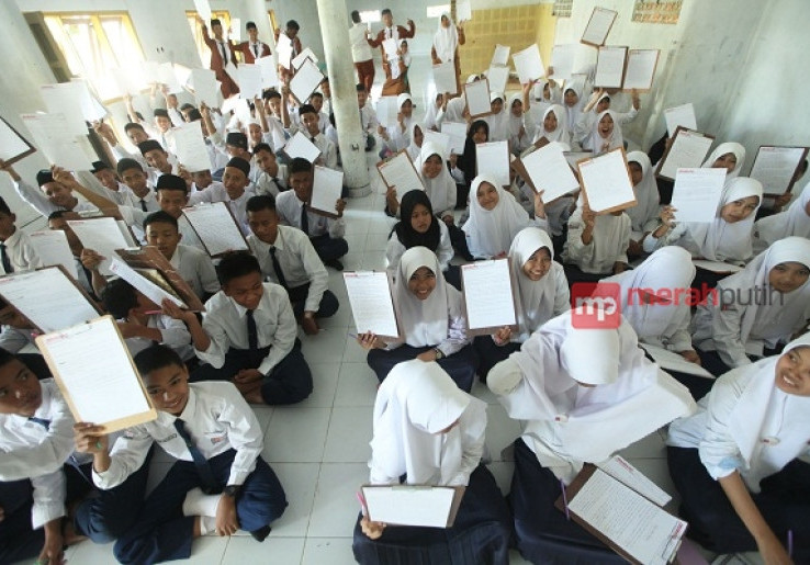 Ribuan Santri Banten Budayakan Menulis Satu Hari Satu Lembar